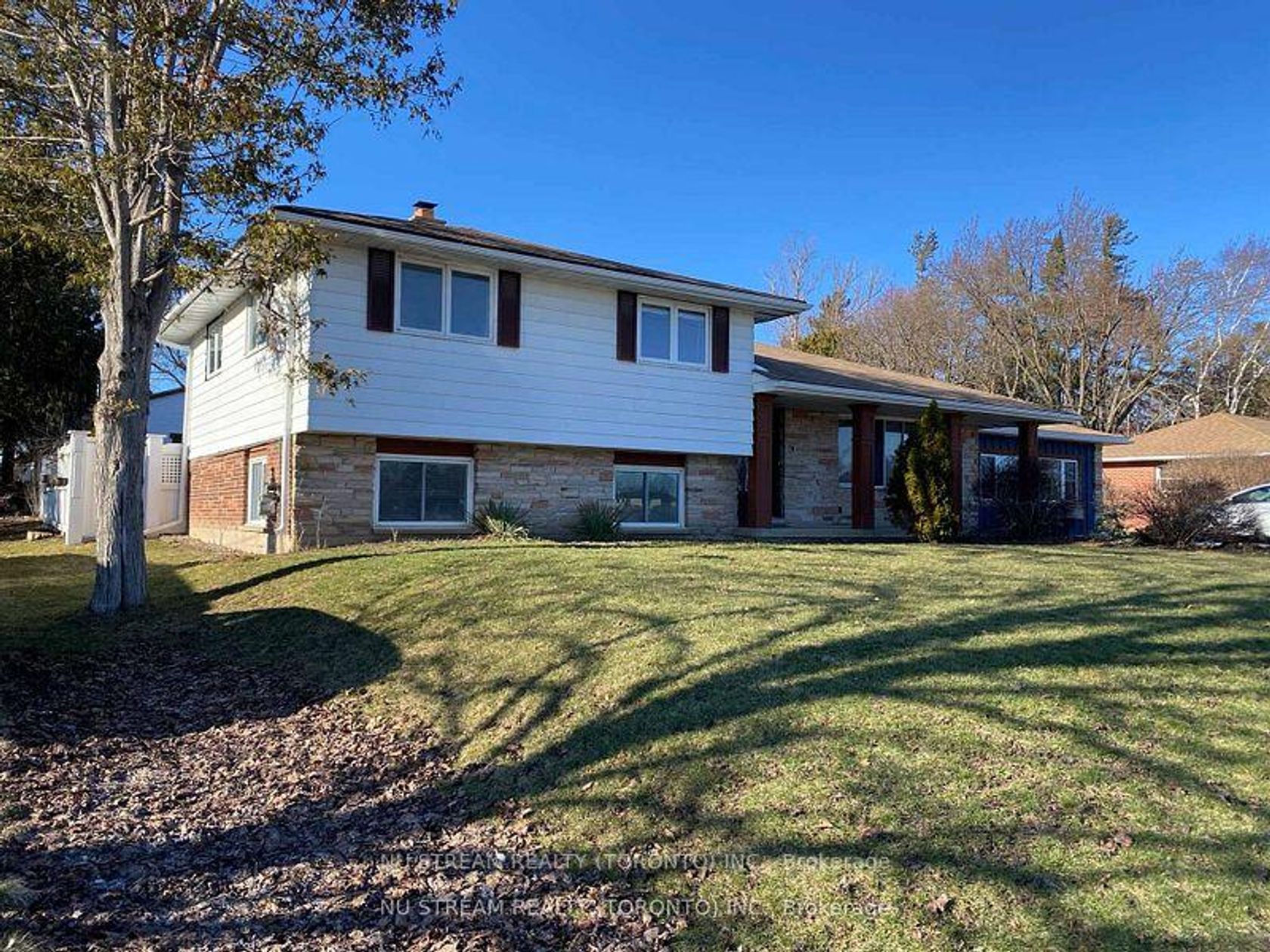 552 Big Bay Point Road, Painswick North, Barrie photo number 2