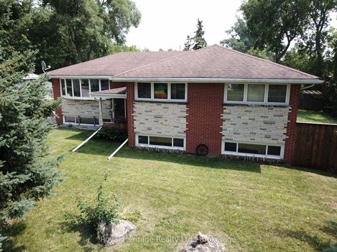 Photo 2 at 135 Silas Boulevard, Keswick North, Georgina