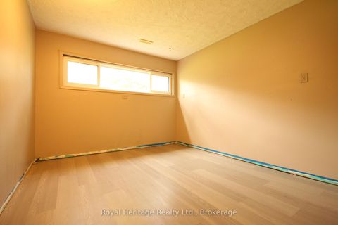 Photo 11 at 135 Silas Boulevard, Keswick North, Georgina