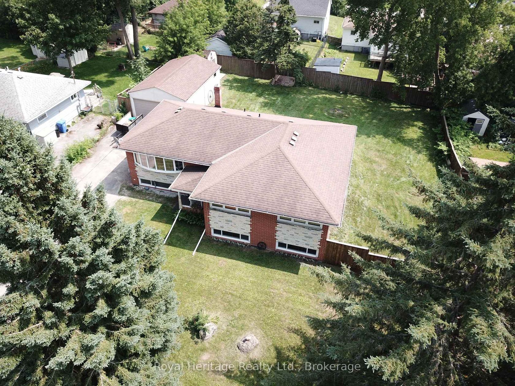 135 Silas Boulevard, Keswick North, Georgina photo number 2
