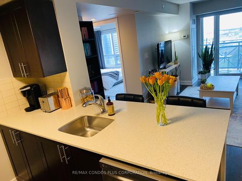 Photo 7 at 927 - 2 Eva Road, Etobicoke West Mall, Toronto