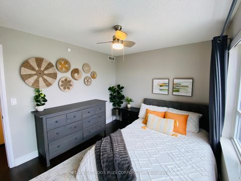 Photo 9 at 927 - 2 Eva Road, Etobicoke West Mall, Toronto