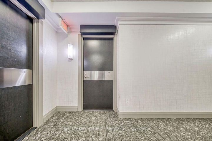 Photo 4 at 909 - 18 Graydon Hall Drive, Donalda, Toronto