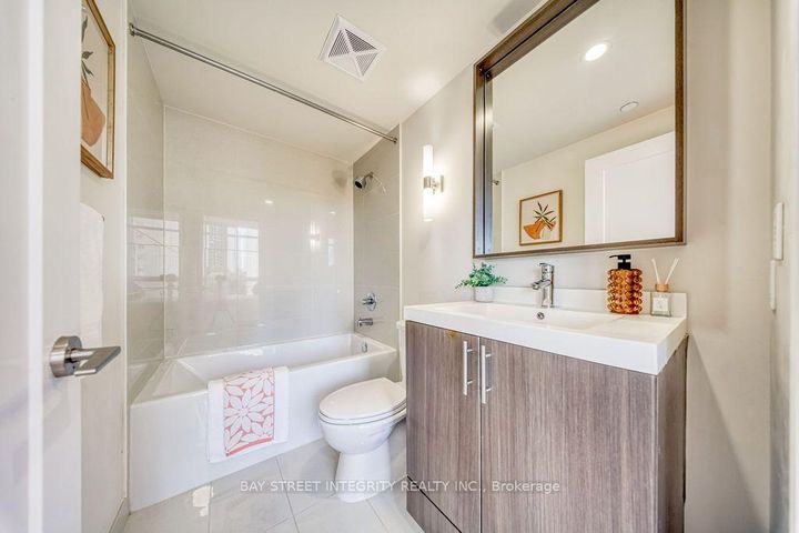 Photo 25 at 909 - 18 Graydon Hall Drive, Donalda, Toronto