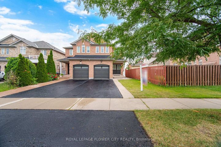 Photo 2 at 25 Skylar Circle, Bram East, Brampton