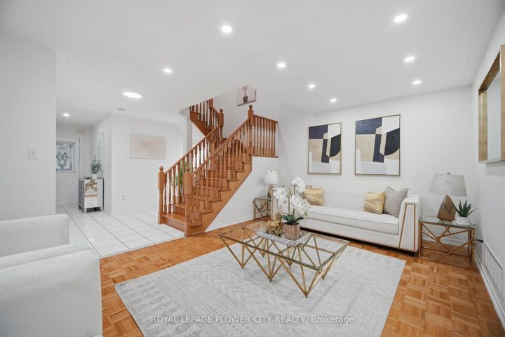 Photo 5 at 25 Skylar Circle, Bram East, Brampton