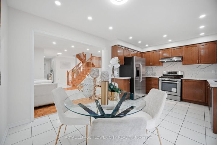 Photo 16 at 25 Skylar Circle, Bram East, Brampton