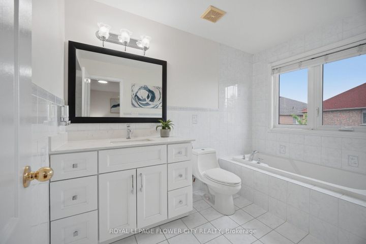 Photo 23 at 25 Skylar Circle, Bram East, Brampton