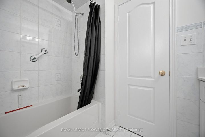 Photo 33 at 25 Skylar Circle, Bram East, Brampton