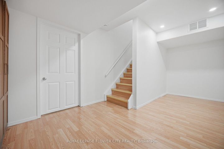 Photo 34 at 25 Skylar Circle, Bram East, Brampton