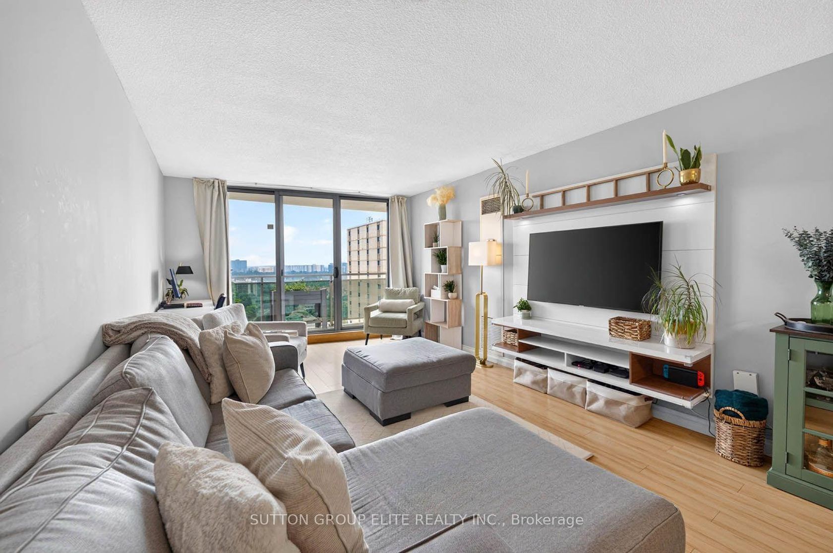 2010 - 820 Burnhamthorpe Road, Markland Wood, Toronto photo 7