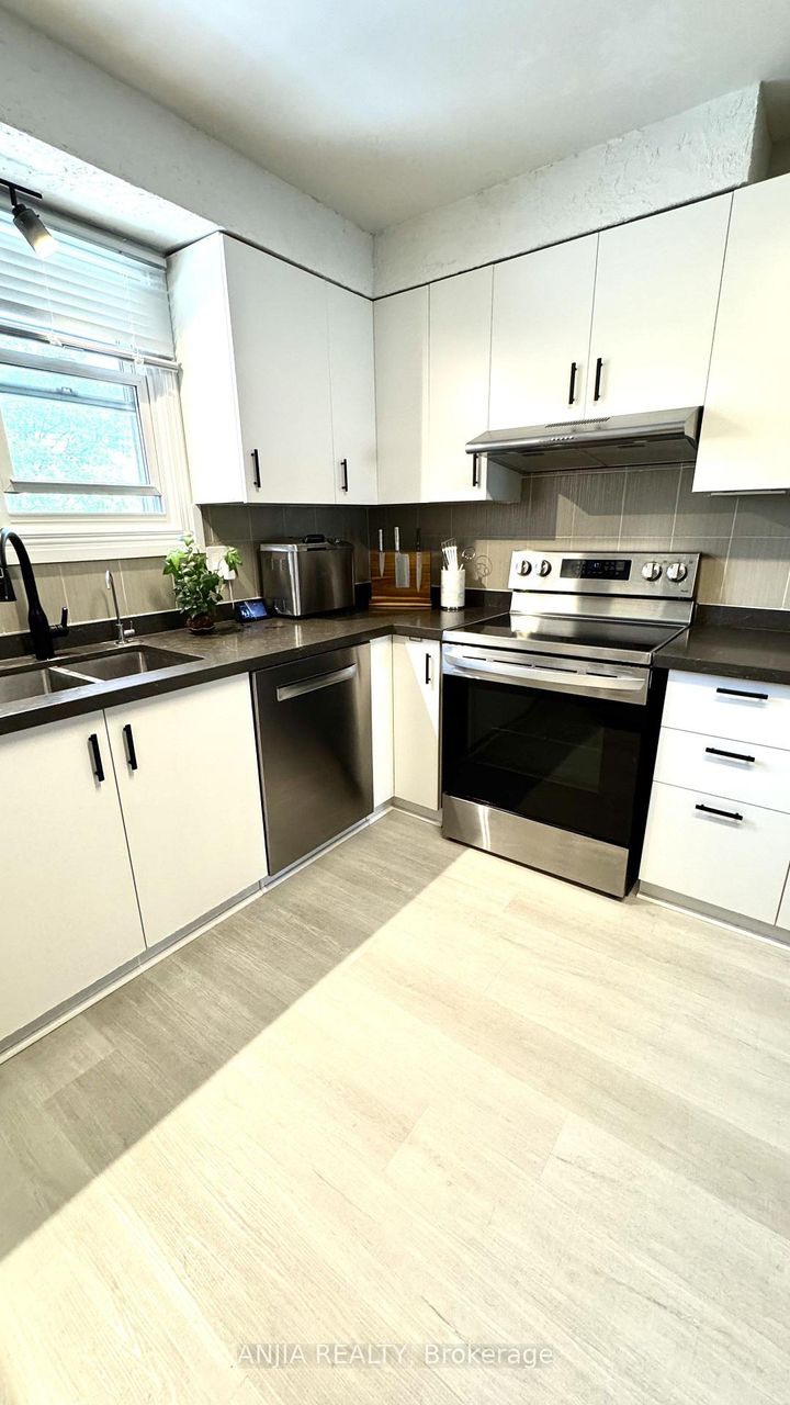 Photo 15 at 7 Purple Sageway, Hillcrest Village, Toronto