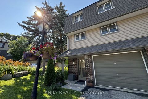 Photo 2 at 7 Purple Sageway, Hillcrest Village, Toronto