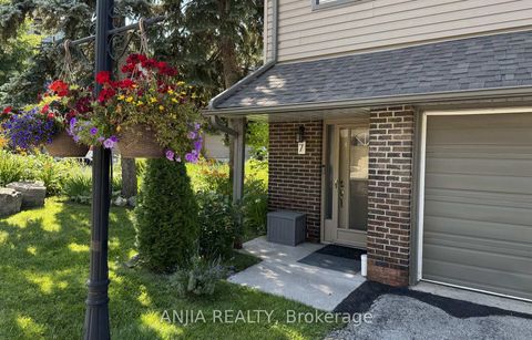 Photo 3 at 7 Purple Sageway, Hillcrest Village, Toronto