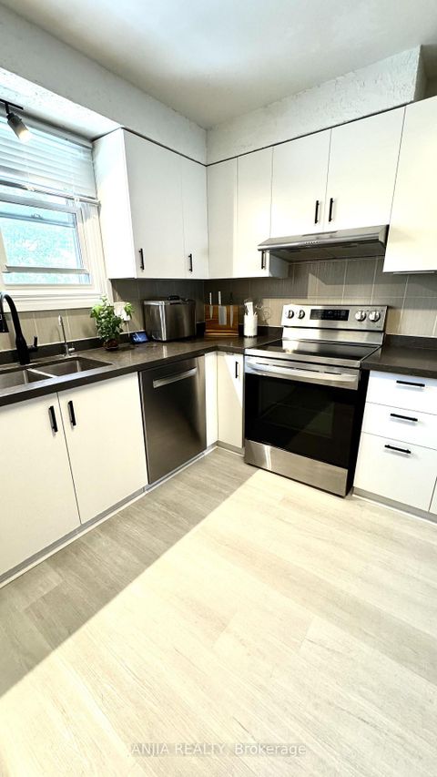 Photo 15 at 7 Purple Sageway, Hillcrest Village, Toronto