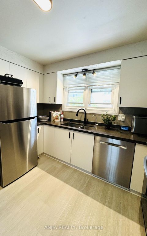 Photo 16 at 7 Purple Sageway, Hillcrest Village, Toronto