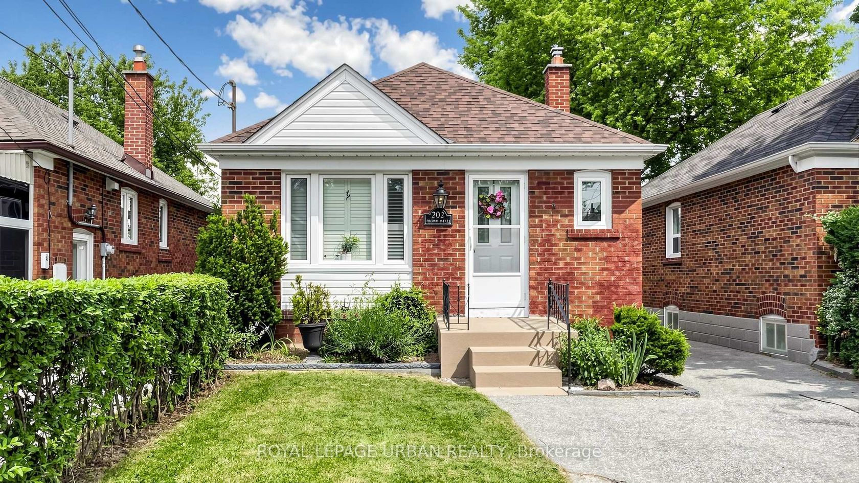 202 Virginia Avenue, Lumsden, Toronto 