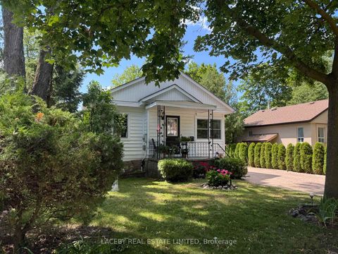 Photo 2 at 82 Mill Street, Mill Pond, Richmond Hill