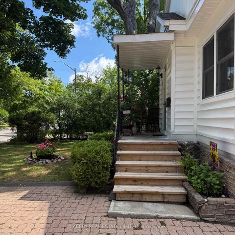 Photo 3 at 82 Mill Street, Mill Pond, Richmond Hill