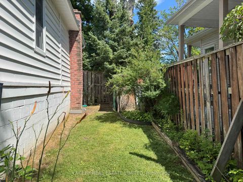 Photo 13 at 82 Mill Street, Mill Pond, Richmond Hill