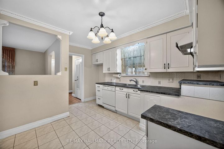 Photo 12 at 50 Dorking Crescent, CFB, Toronto