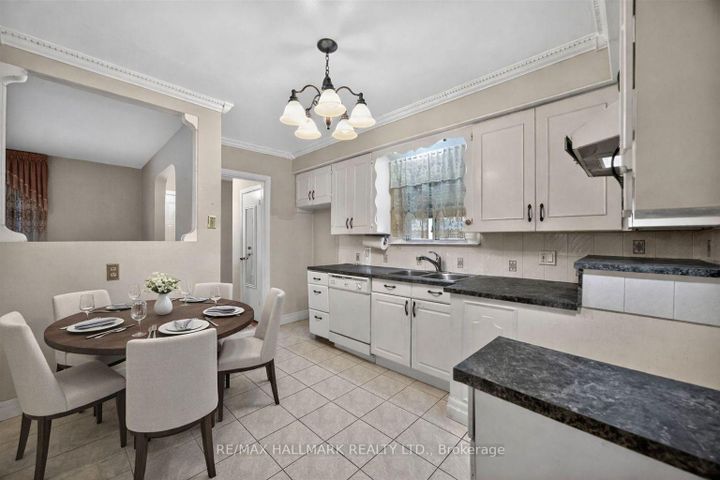 Photo 13 at 50 Dorking Crescent, CFB, Toronto