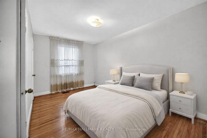 Photo 16 at 50 Dorking Crescent, CFB, Toronto