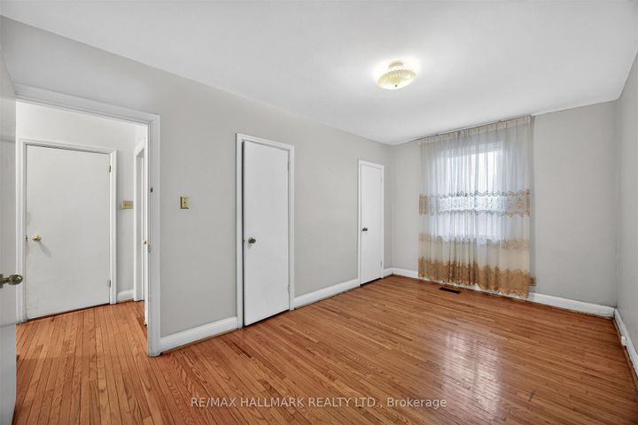 Photo 17 at 50 Dorking Crescent, CFB, Toronto