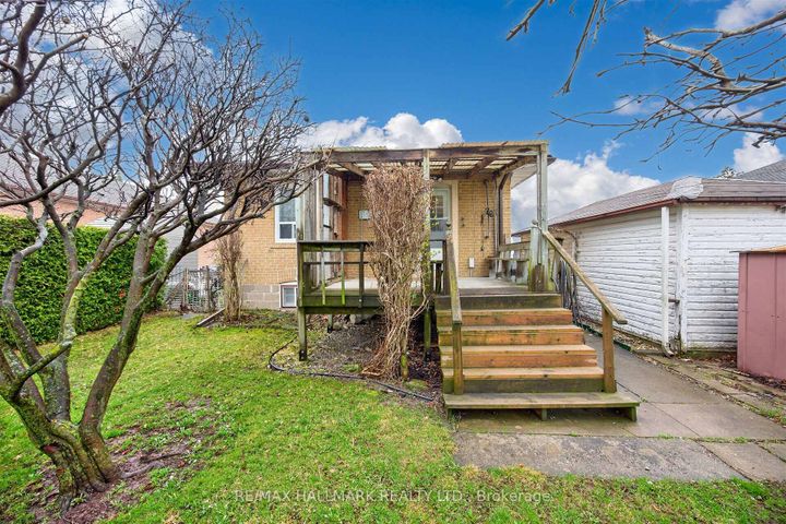 Photo 39 at 50 Dorking Crescent, CFB, Toronto