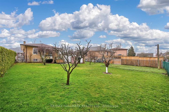 Photo 40 at 50 Dorking Crescent, CFB, Toronto