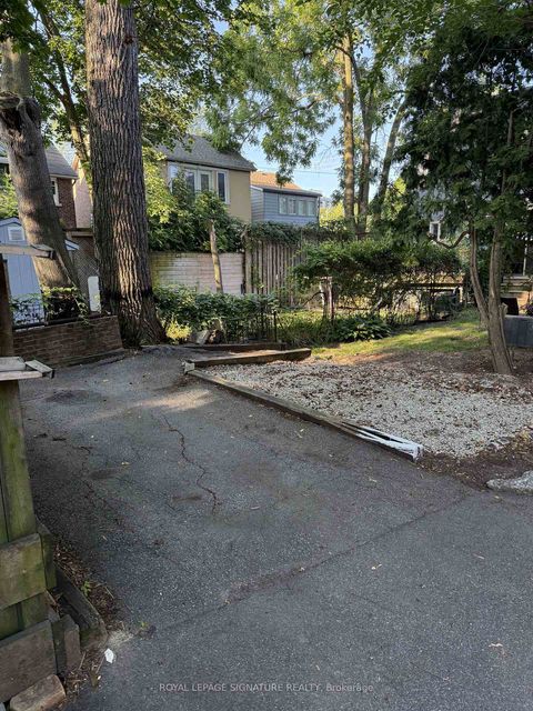 Photo 17 at 1089 Mt Pleasant Road, Mount Pleasant East, Toronto