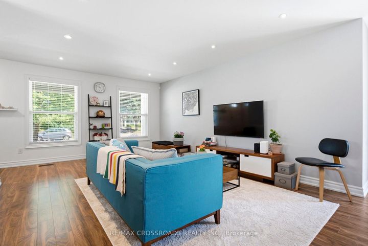 Photo 7 at 23 Chaldean Street, L'Amoreaux, Toronto