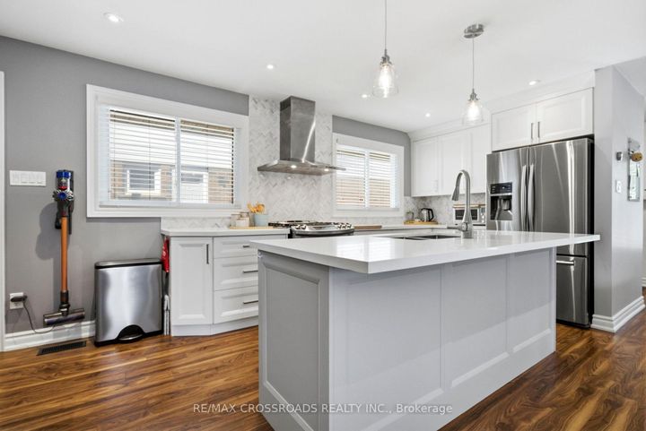 Photo 12 at 23 Chaldean Street, L'Amoreaux, Toronto