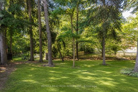 Photo 12 at 151 Brooke Street, Yorkhill, Vaughan