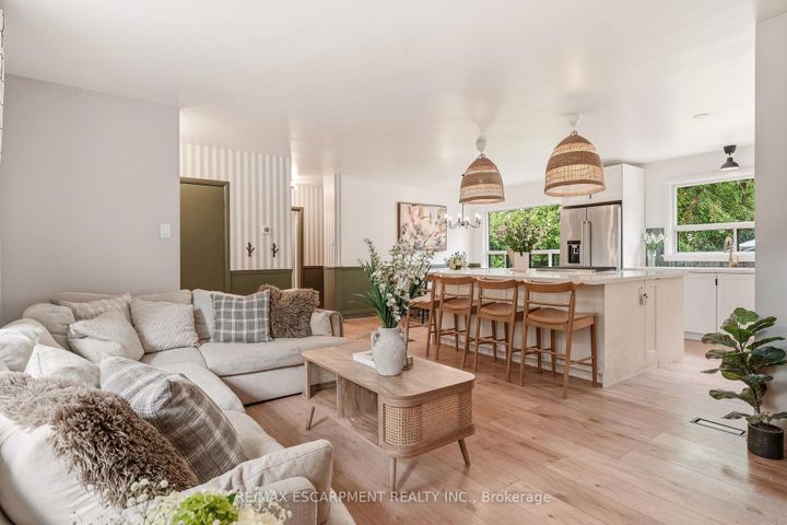 Photo 1 at 271 Linden Avenue, Shoreacres, Burlington