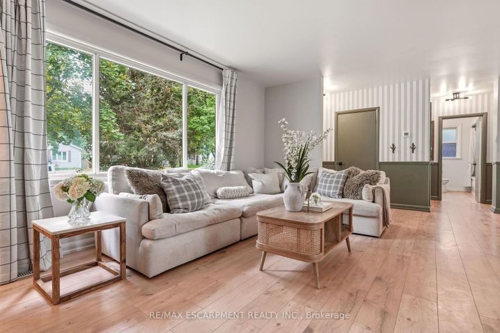 Photo 4 at 271 Linden Avenue, Shoreacres, Burlington