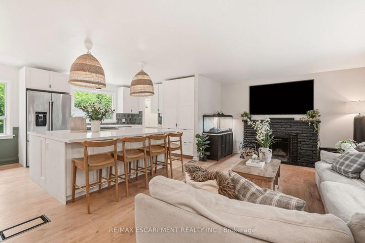 Photo 5 at 271 Linden Avenue, Shoreacres, Burlington