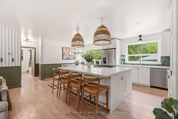 Photo 6 at 271 Linden Avenue, Shoreacres, Burlington