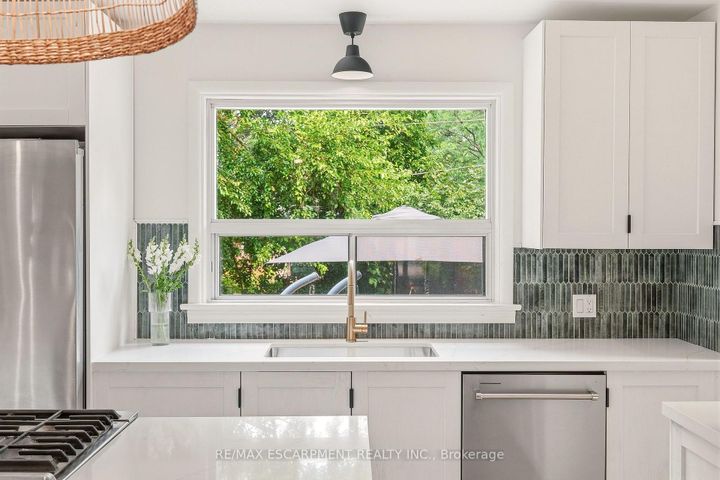 Photo 7 at 271 Linden Avenue, Shoreacres, Burlington