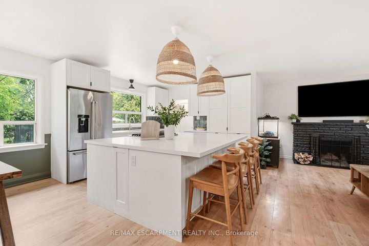 Photo 8 at 271 Linden Avenue, Shoreacres, Burlington