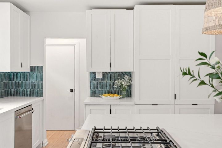 Photo 10 at 271 Linden Avenue, Shoreacres, Burlington