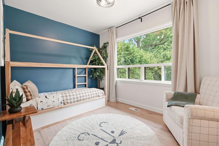 Photo 12 at 271 Linden Avenue, Shoreacres, Burlington