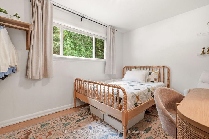 Photo 14 at 271 Linden Avenue, Shoreacres, Burlington