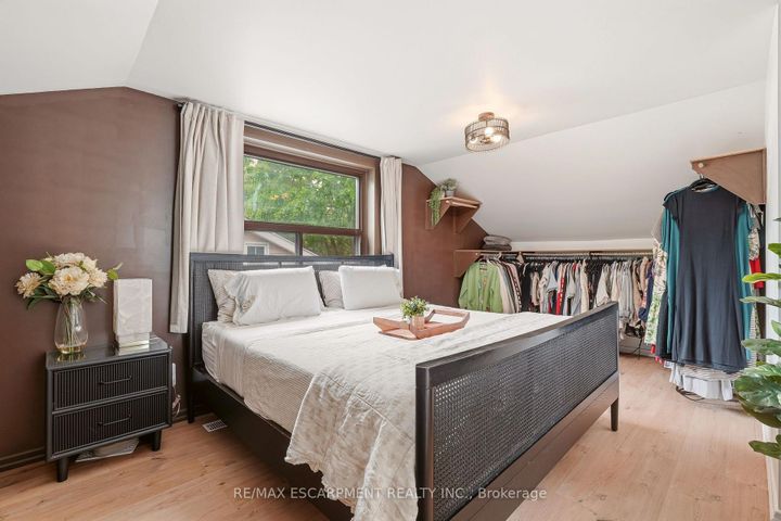 Photo 15 at 271 Linden Avenue, Shoreacres, Burlington