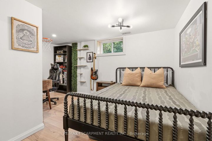 Photo 18 at 271 Linden Avenue, Shoreacres, Burlington