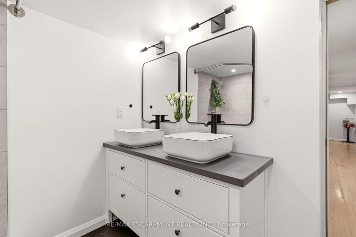 Photo 19 at 271 Linden Avenue, Shoreacres, Burlington