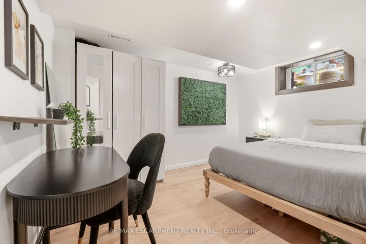 Photo 20 at 271 Linden Avenue, Shoreacres, Burlington