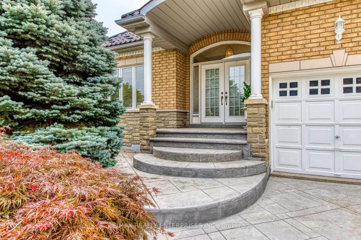 Photo 1 at 2839 Bushland Crescent, Clarkson, Mississauga