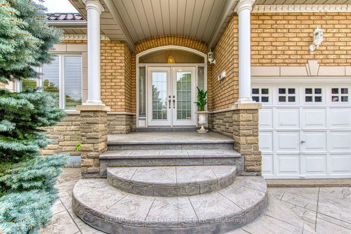 Photo 2 at 2839 Bushland Crescent, Clarkson, Mississauga