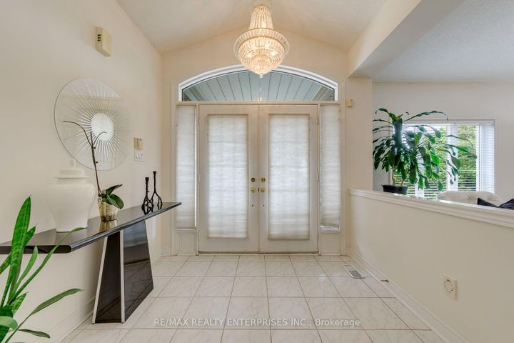 Photo 3 at 2839 Bushland Crescent, Clarkson, Mississauga